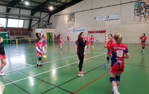 - de 13 Filles (équipe 2) coachées par Léa, avant leur match contre Sainte-Hélènne le 24.11.2108